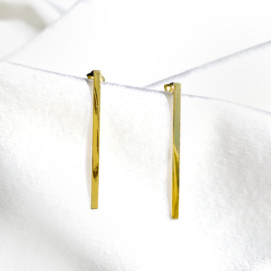 【送料無料】K18 シンプルロングバーピアス